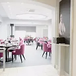 Logis De France Restaurant Le Lucullus מלון מונטמוריון