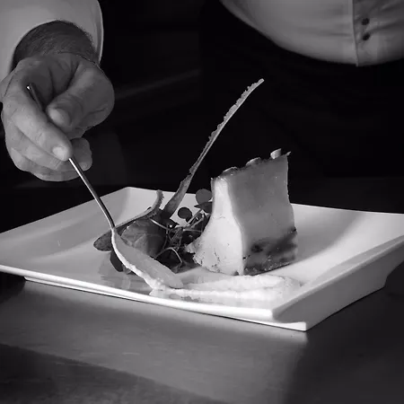 Logis De France Restaurant Le Lucullus Hotel 2*