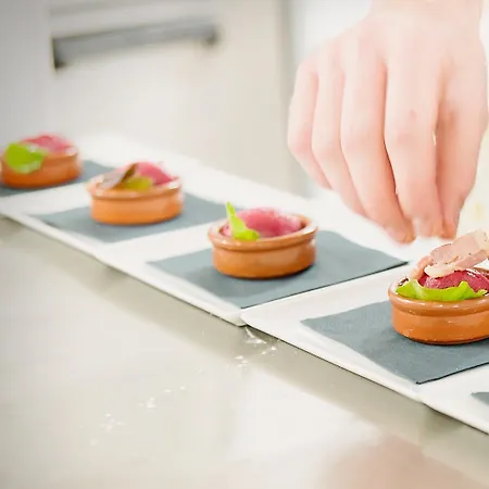 Hotel Logis De France Restaurant Le Lucullus Montmorillon