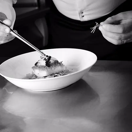 Logis De France Restaurant Le Lucullus Hotel Montmorillon