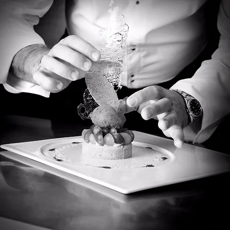 Logis De France Restaurant Le Lucullus Hotel Montmorillon