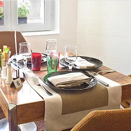 Logis De France Restaurant Le Lucullus 2* Montmorillon