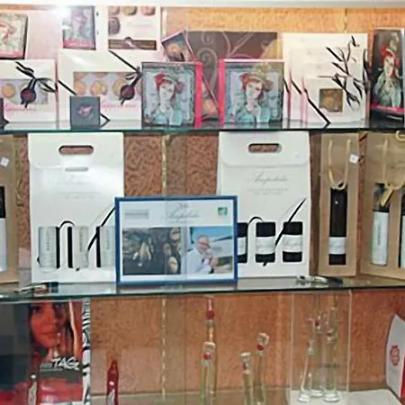 Logis De France Restaurant Le Lucullus Hotel