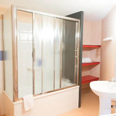 Logis De France Restaurant Le Lucullus Hotel Montmorillon