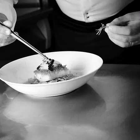 Logis De France Restaurant Le Lucullus Hotel