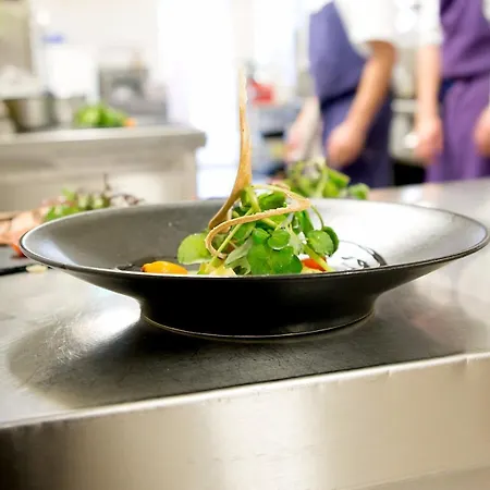 Logis De France Restaurant Le Lucullus Hotel Montmorillon