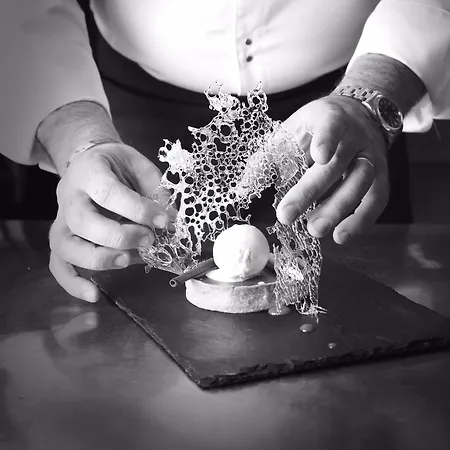 Logis De France Restaurant Le Lucullus Hotel 2*