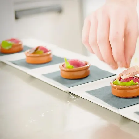 Logis De France Restaurant Le Lucullus Montmorillon