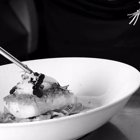 Logis De France Restaurant Le Lucullus 2* Montmorillon