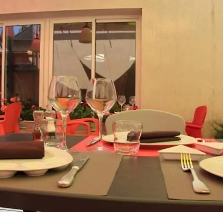 מלון Logis De France Restaurant Le Lucullus 2*