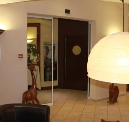 Logis De France Restaurant Le Lucullus 2* Montmorillon