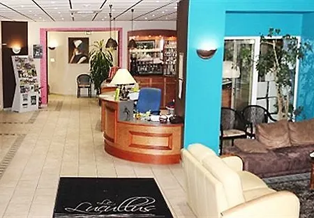 Logis De France Restaurant Le Lucullus מונטמוריון